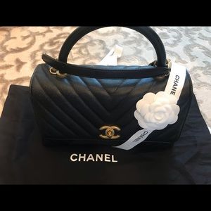 CHANEL FLAPBAG WITH HANDLE